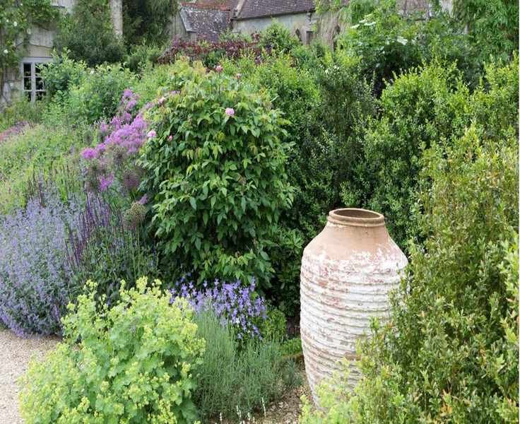 Effortlessly Fill Your Large Planter's Base Without Compost