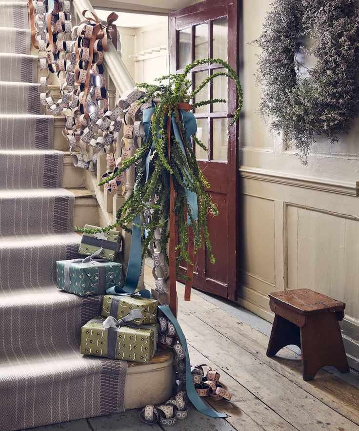 Christmas stair decor ideas with multiple blue and red paper chains along the banister
