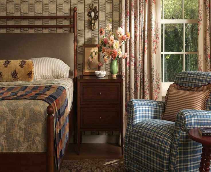This Refreshing Lighting Style Transformed My Cottage Bedroom in 2026