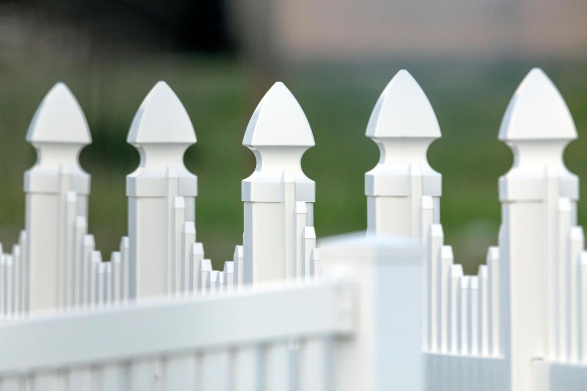 Install a Vinyl Fence: A Simple Weekend DIY Project
