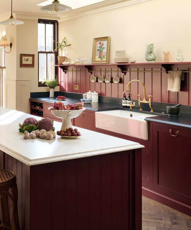 Burgundy kitchen with a paneled backsplash