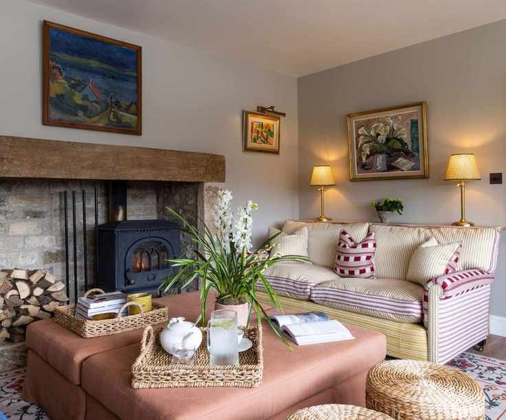 Living room with mis matched furniture in striking colors and patterns