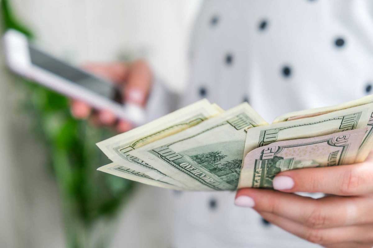 Are CDs a Smart Choice Right Now or Is Cash Better?